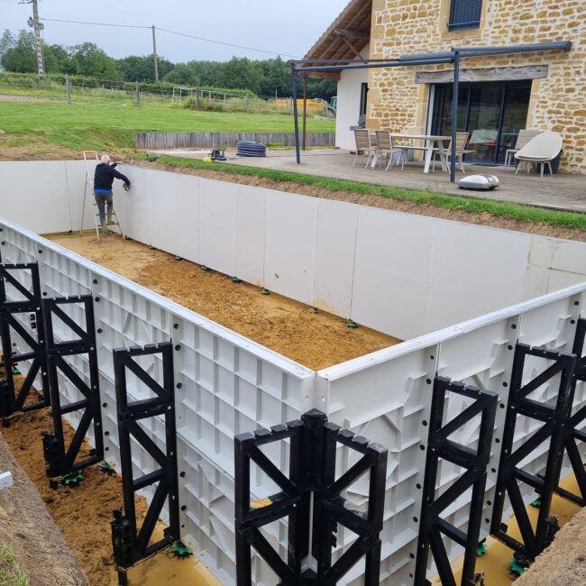 Panneau TITAN : La révolution dans la construction de piscines