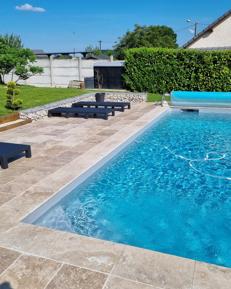 Piscine Extérieure avec Terrasse - Piscines & Spas by Carré Vert